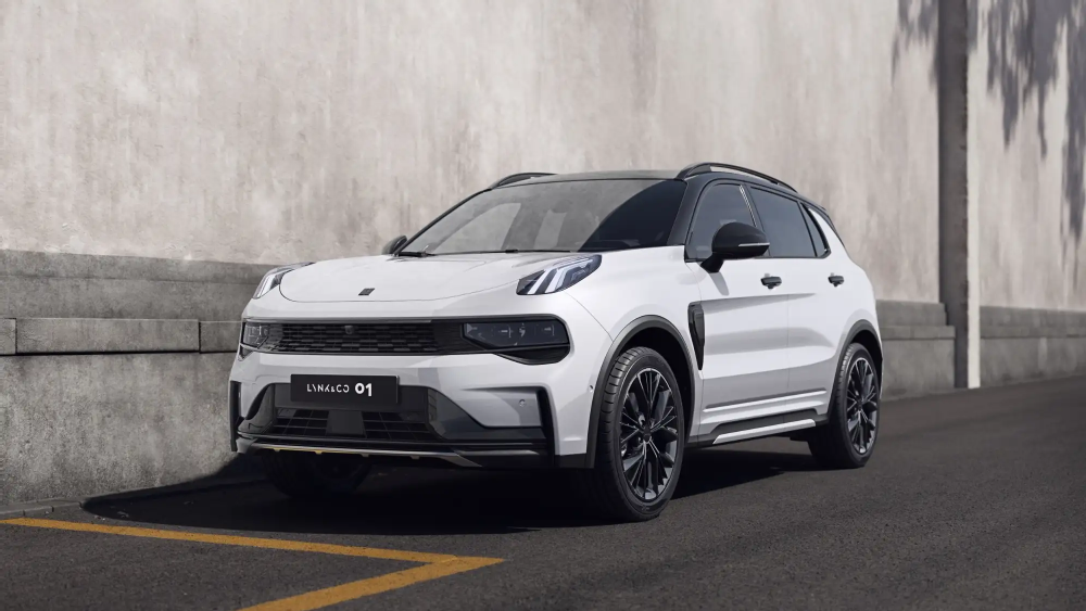 Lynk Co 01 Baltas Core